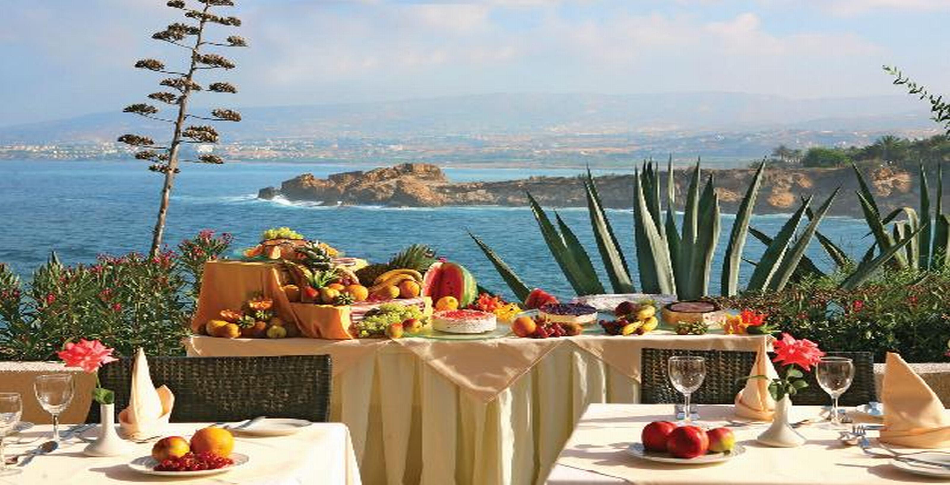 Cynthiana Beach Hotel Paphos Exterior photo