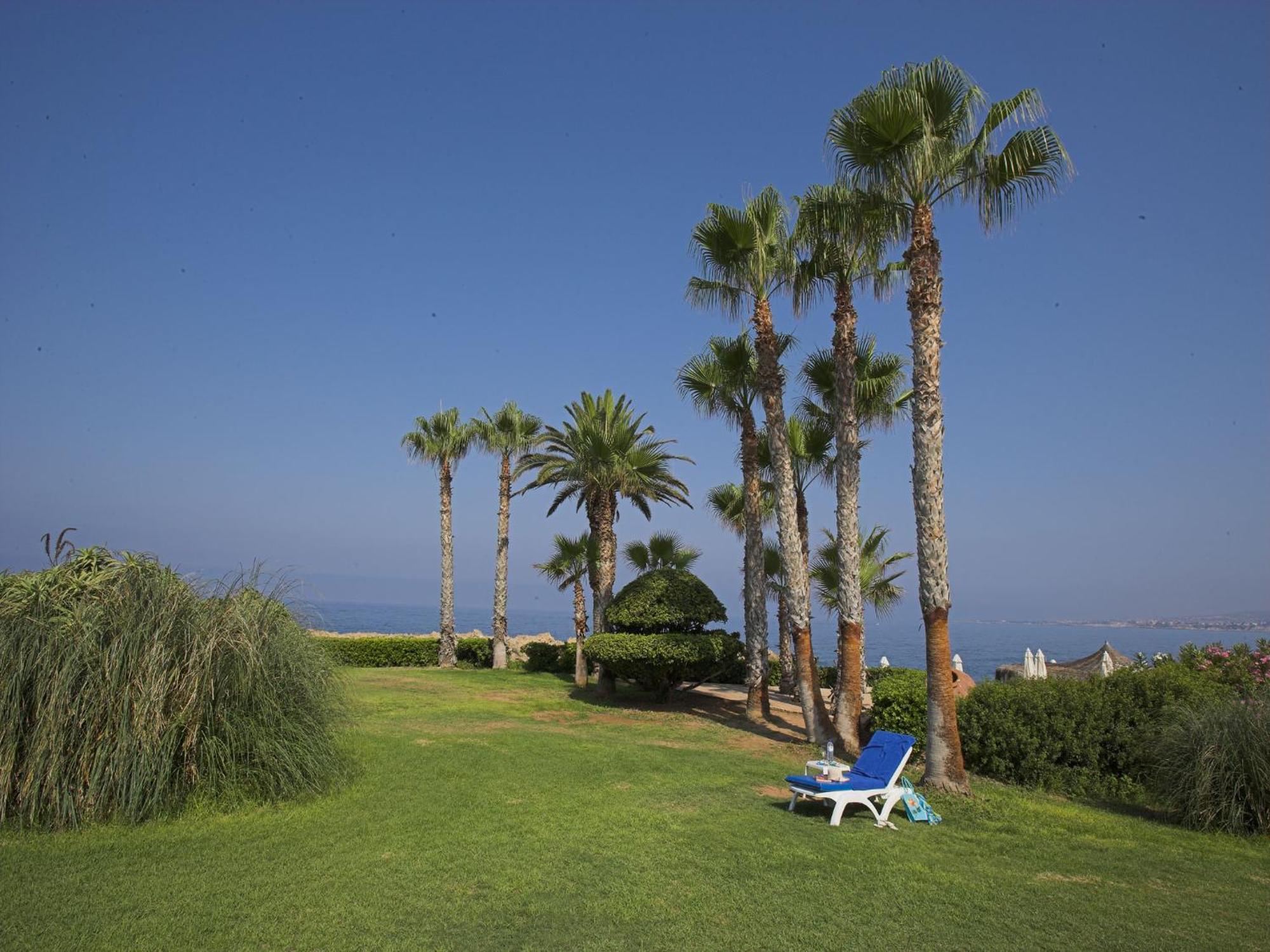 Cynthiana Beach Hotel Paphos Exterior photo